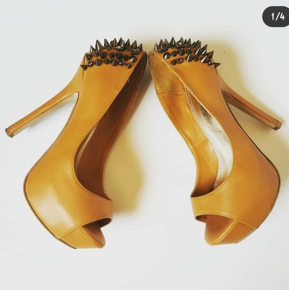 Bakers Shoes - Spiky peep toe mustard pump heels 5.5
